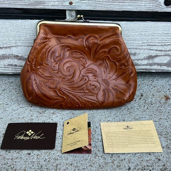 Patricia Nash Handbags - Patricia Nash leather clutch hand bag